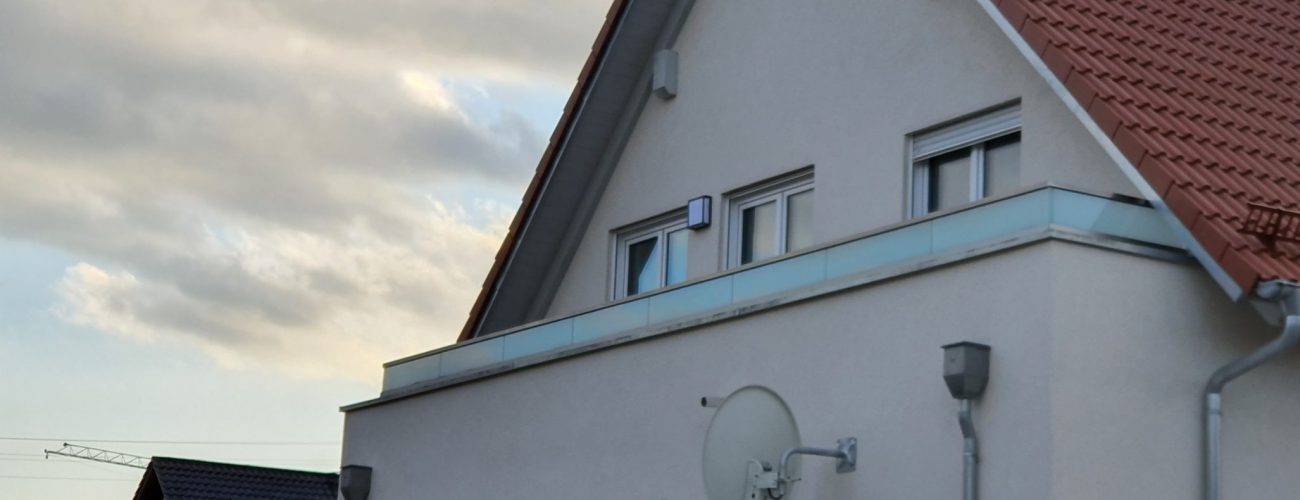 Glasbalkongeländer